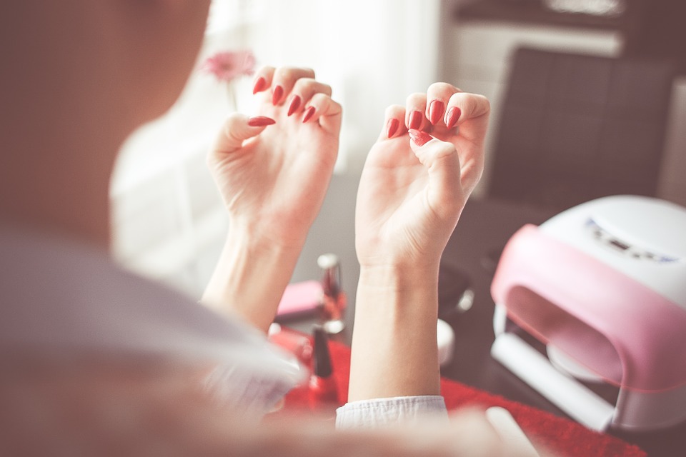 Jak wzmocnić zniszczone paznokcie po hybrydzie i żelach - Blog Kosmetyczny